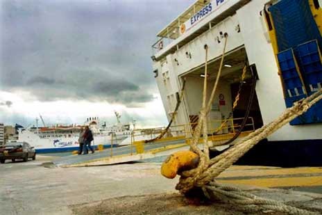 Δένει τα πλοία στα λιμάνια 24ωρη απεργία της Πανελλήνιας Ναυτικής Ομοσπονδίας