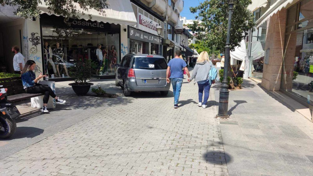 ΧΑΛΚΙΔΑ: Έγινε πάρκινγκ η Κριεζώτου