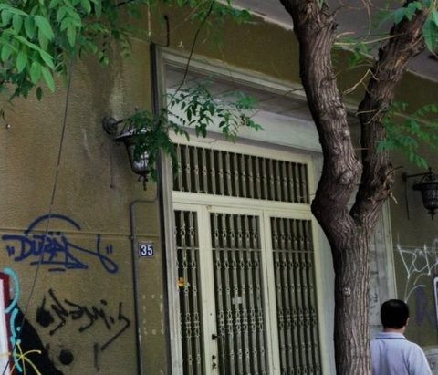 Σκότωσε τη σύντροφό του με το τηλεκοντρόλ και το μαξιλάρι