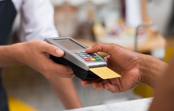 ΜΗΧΑΝΗΜΑΤΑ POS: Υποχρεωτικά από σήμερα σε 400.000 επιχειρήσεις