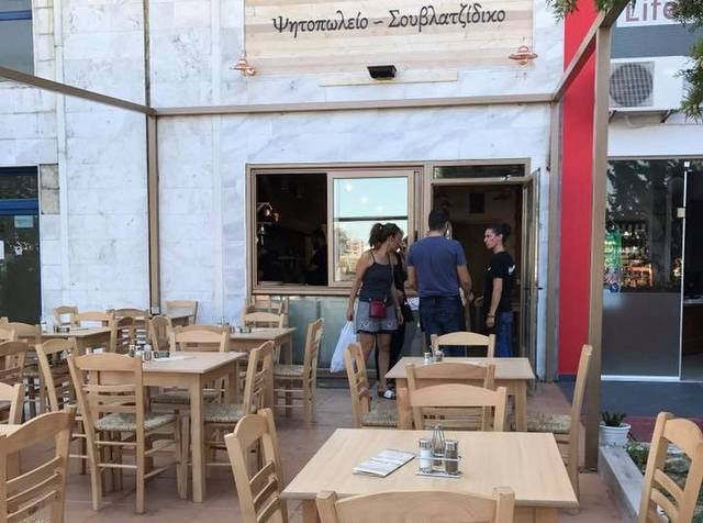 ΣΤΕΡΕΑ ΕΛΛΑΔΑ: Τα αντισηπτικά στα τραπέζια έκαψαν τον ιδιοκτήτη ψησταριάς