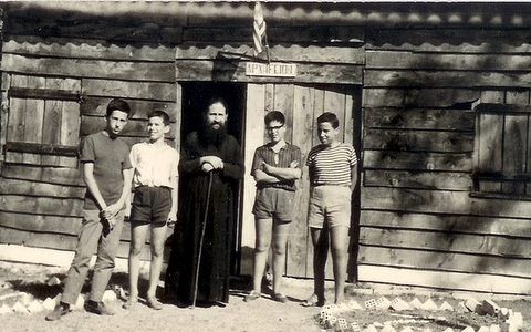 Ο Τάκης Μόσχος στην κατασκήνωση της Ιερής Μητρόπολης το 1965