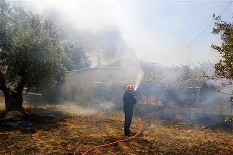 Δείτε ένα βίντεο με οδηγίες προστασίας από τις πυρκαγιές