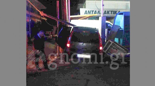 ΧΑΛΚΙΔΑ: Οδηγός τράκαρε και εγκατέλειψε τον συνοδηγό του