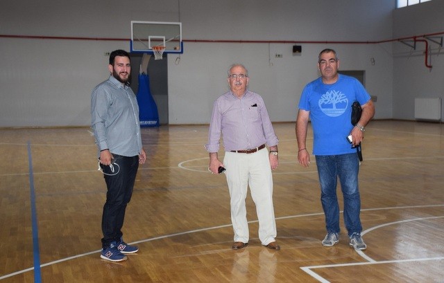 Σε γήπεδα, παιδικές χαρές και ΚΑΠΗ ο Χρήστος Παγώνης