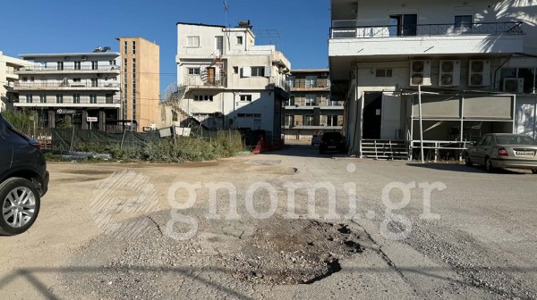 ΧΑΛΚΙΔΑ: Λακκούβες-χαράδρες και εγκατάλειψη (ΦΩΤΟ)