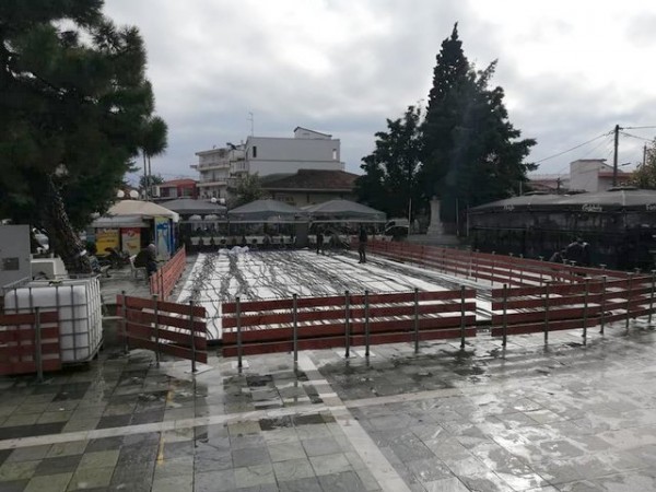 Ιστιαία: Στήνεται το παγοδρόμιο