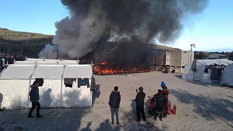Μόρια: Νεκρό ανασύρθηκε εξάχρονο παιδί από τη φωτιά μέσα στο κέντρο υποδοχής
