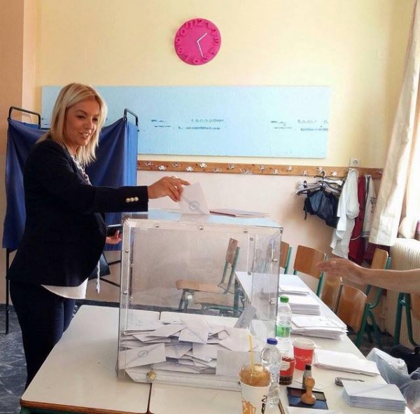 Γραβατωμένη στην κάλπη