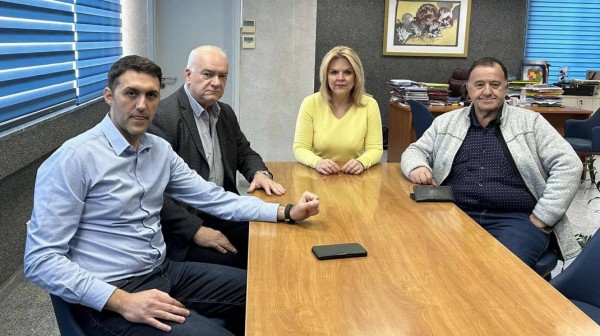 ΧΑΛΚΙΔΑ: Εθιμοτυπική επίσκεψη αστυνομικών στη Δήμαρχο Έλενα Βάκα