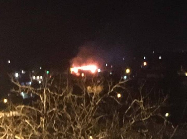 ΦΩΤΙΑ ΒΑΘΥ ΑΥΛΙΔΑΣ: Κάηκε ολοσχερώς το ξύλινο σπίτι (VIDEO)