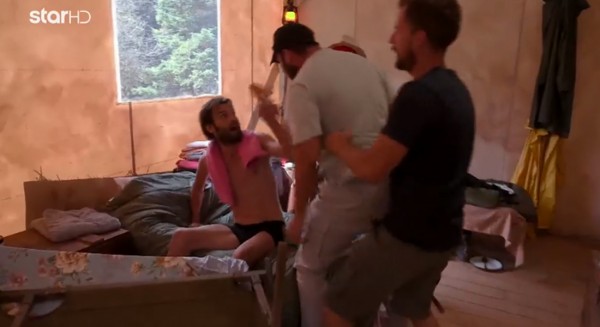 ΦΑΡΜΑ: Βρισιές και παραλίγο ξύλο στο ριάλιτι (Video)