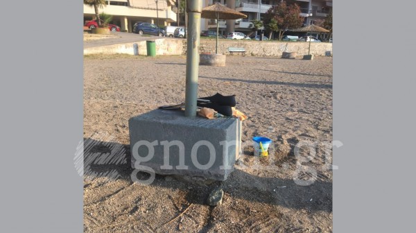 ΠΛΑΖ ΣΟΥΒΑΛΑ ΧΑΛΚΙΔΑ: Επικίνδυνες δύο ομπρέλες