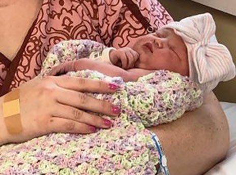Μωρό γεννήθηκε στις 22/2/22 στις 2.22 στην αίθουσα τοκετού 2