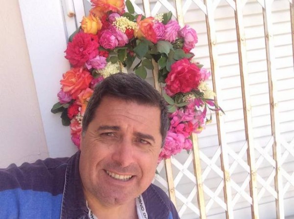 Ο Γιώργος και το μαγιάτικο στεφάνι του