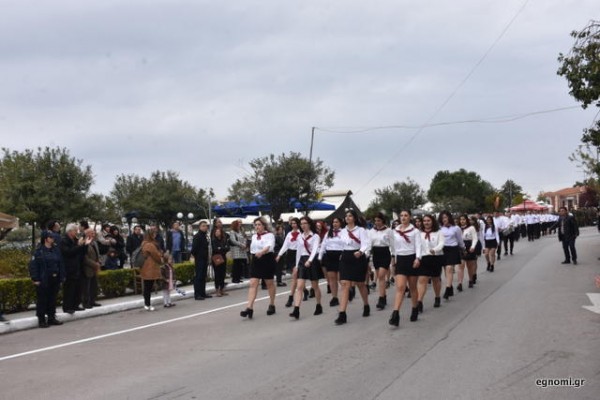 Μοντελάκια οι μαθήτριες του ΟΑΕΔ