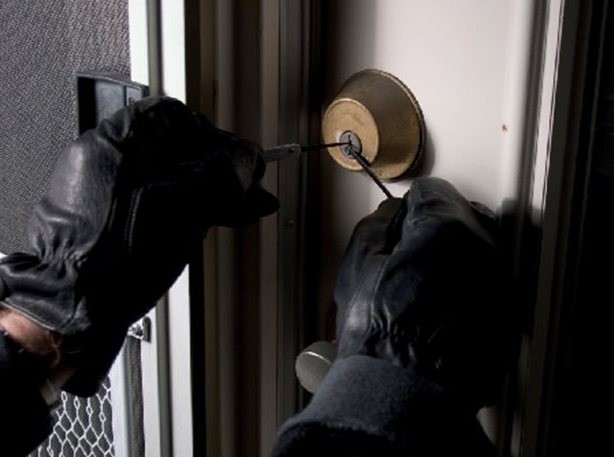 ΑΡΤΑΚΗ: Μαζί με τον Τηλέμαχο χτύπησαν οι κλέφτες