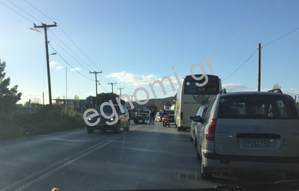 Τροχαίο ατύχημα στο δρόμο Χαλκίδας-Βασιλικού
