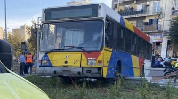 ΘΕΣΣΑΛΟΝΙΚΗ: Λεωφορείο παρέσυρε και σκότωσε γυναίκα, μητέρα ενός παιδιού 3 ετών (VIDEO)