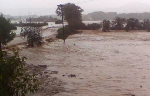 ΚΥΚΛΩΝΑΣ ΖΟΡΜΠΑΣ ΕΥΒΟΙΑ: Ο δρόμος Μαντουδίου-Κηρίνθου έγινε ποτάμι!
