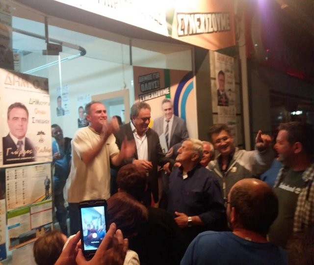 ΔΗΜΟΣ ΔΙΡΦΥΩΝ ΜΕΣΣΑΠΙΩΝ: Η ομιλία του Γιώργου Ψαθά και το ...λούσιμο με σαμπάνια από τον Νίκο Κιαπέκο (VIDEO)