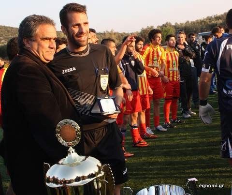 Σφύριξε μισό τελικό ...και συνεχίζει
