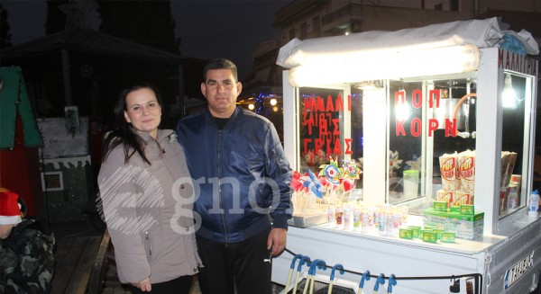 ΨΑΧΝΑ: Με Χριστουγεννιάτικη διάθεση ο Θανάσης Κούρτης και η γυναίκα του