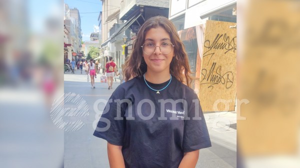 ΧΑΛΚΙΔΑ: Η Δήμητρα περνάει ώρες στη θάλασσα με τους φίλους της