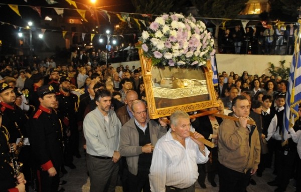 Πλήθος πιστών στη γιορτή του ιερού ναού Αγίου Νεκταρίου Κανήθου