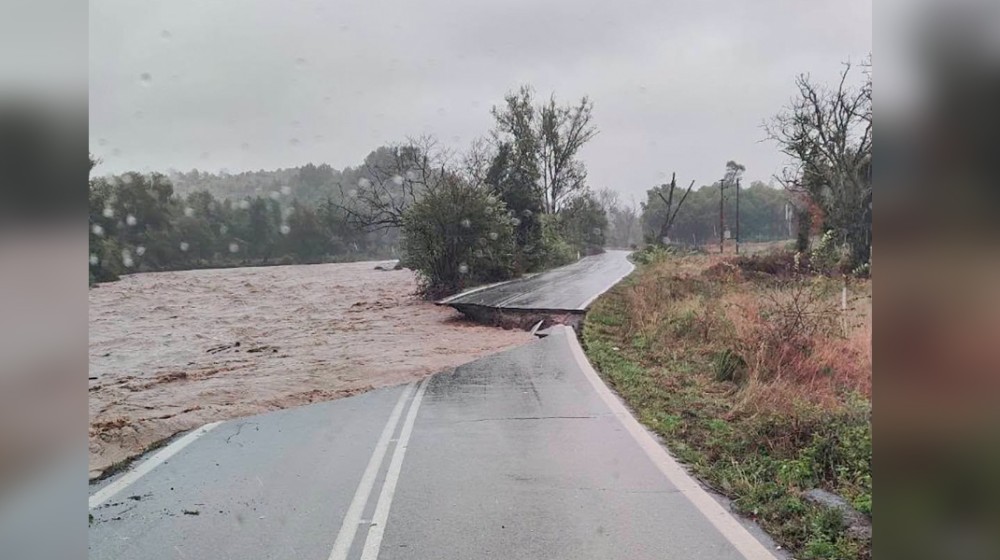 Κόπηκε στα δύο ο δρόμος Μαντούδι - Προκόπι