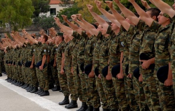 ΚΟΡΩΝΟΪΟΣ: Αναστέλλεται η άδεια ορκωμοσίας των νεοσυλλέκτων στον Στρατό