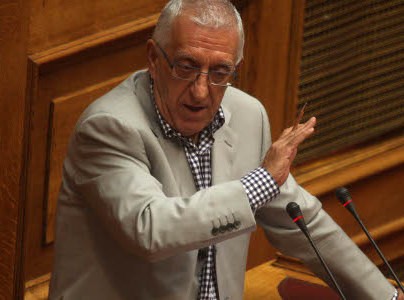 Νικήτας Κακλαμάνης: Βγήκε από τη ναφθαλίνη και κατήγγειλε την κυβέρνηση