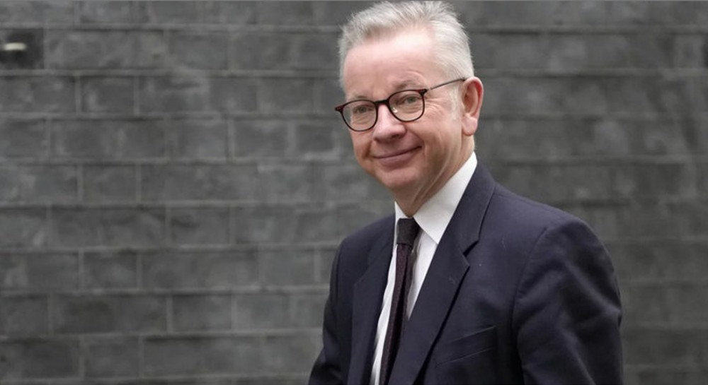 Βρετανός υπουργός έρχεται στην Εύβοια για διακοπές παρά τις φωτιές που πλήττουν την χώρα