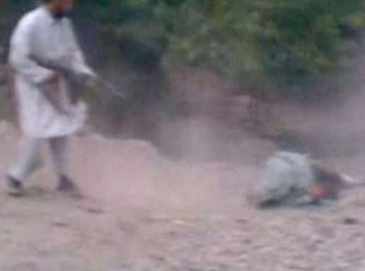 Διεθνής κατακραυγή για τη δημόσια εκτέλεση γυναίκας στο Αφγανιστάν (video)