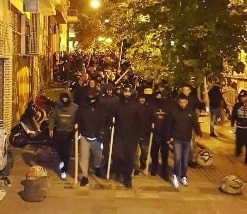 Χούλιγκαν του ΠΑΟ, της ΑΕΚ, του Αγιαξ και της Βίσλα τα έσπασαν στο κέντρο της Αθήνας (VIDEO)