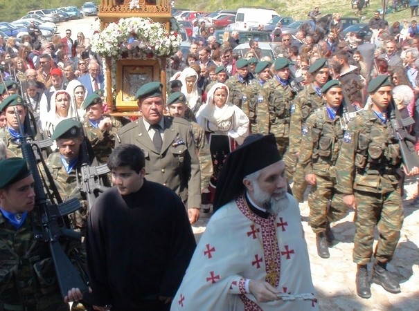 ΦΥΛΛΑ: Πανηγύρι με καβαλάρηδες και πεζοναύτες