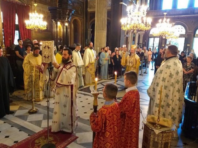 Στον ιερό ναό του Αγίου Νικολάου λειτούργησε ο Μητροπολίτης την Κυριακή