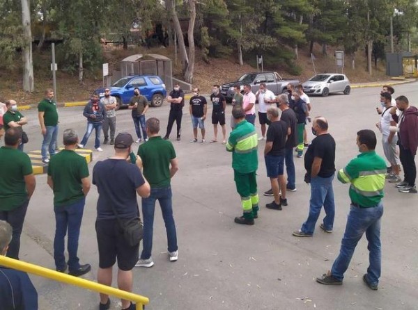 ΑΛΙΒΕΡΙ: Απεργιακή συγκέντρωση των εργαζομένων στην πύλη του εργοστασίου