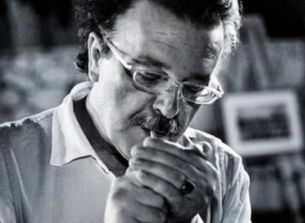 Αυτός είναι ο άνδρας που κρεμάστηκε με γραβάτα στο Ωδείο Αθηνών