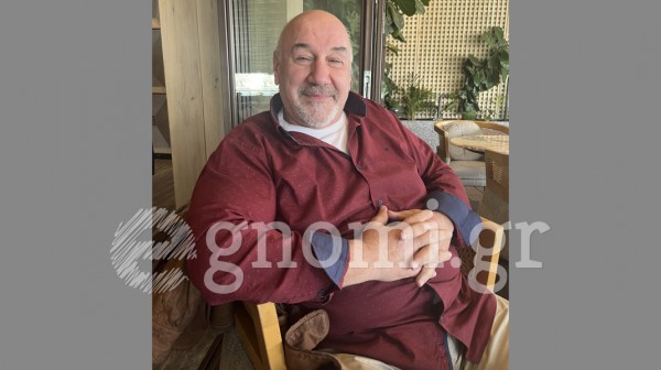 Βασίλης Πιπίνης: Ο ταξιτζής από την Ιστιαία που μεταφέρει στη Χαλκίδα αιμοκαθαιρόμενους ασθενείς
