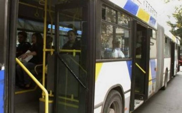 ΑΣΠΡΟΠΥΡΓΟΣ: Πυροβόλησαν αστικό λεωφορείο γεμάτο με κόσμο