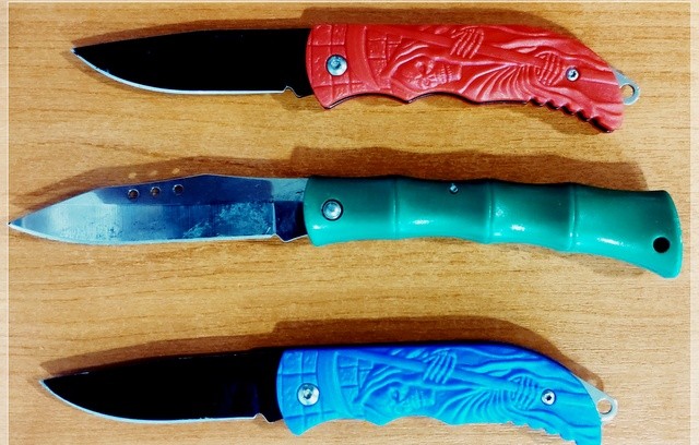 ΣΤΕΡΕΑ ΕΛΛΑΔΑ: Τρεις ανήλικοι έσχιζαν με σουγιάδες τα λάστιχα αυτοκινήτων