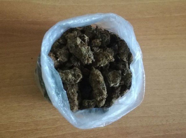 Έπιασαν 37χρονο Έλληνα γιατί κατείχε μία σακούλα χασίς (φωτό)