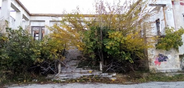 ΚΥΜΗ: Θλίψη προκαλεί το κουφάρι του 1ου Δημοτικού Σχολείου