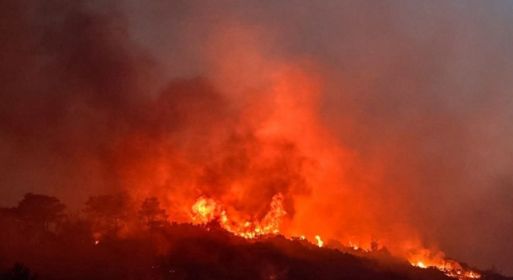 ΚΑΡΥΣΤΟΣ ΦΩΤΙΑ: Εφιαλτική νύχτα στη Νότια Εύβοια