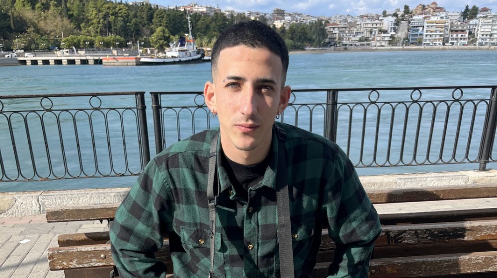 ΧΑΛΚΙΔΑ: Γιατί κουβαλάει τσαντάκι ο Άγγελος;