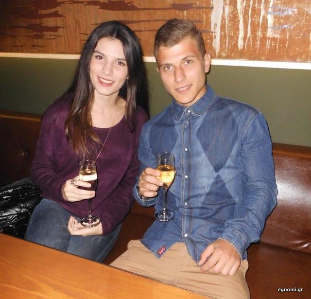 Θέλουν τον Τσίπρα με γραβάτα