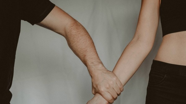 19χρονος Αιγύπτιος αποπειράθηκε να βιάσει 14χρονη σε εμπορικό κέντρο της Αθήνας