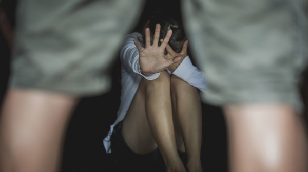 Εφιάλτης για 33χρονη: 48χρονος την χτύπησε, την έγδυσε, την λήστεψε και την εγκατέλειψε