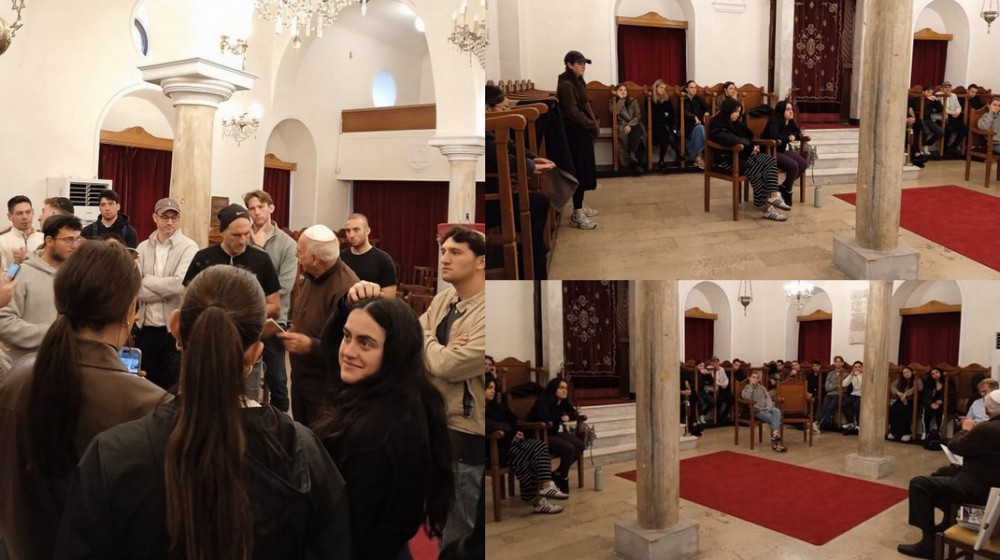 Αμερικάνοι τουρίστες στην Εβραϊκή Συναγωγή της Χαλκίδας την δεύτερη μέρα των Χριστουγέννων